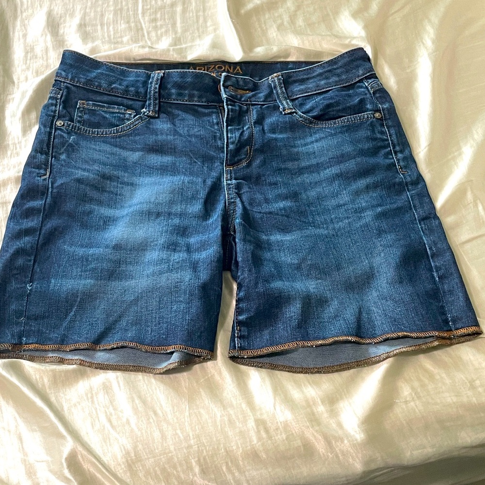 Size 9 Women’s jean shorts from Arizona Jean Company